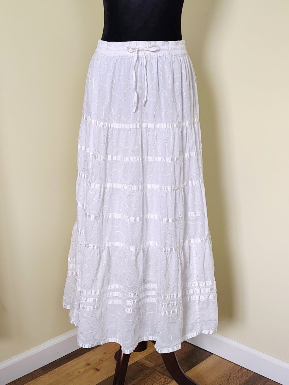 Vintage 80s/90s White Embroidered Cotton SILVER STREAM Ribbon Tiered Maxi Skirt